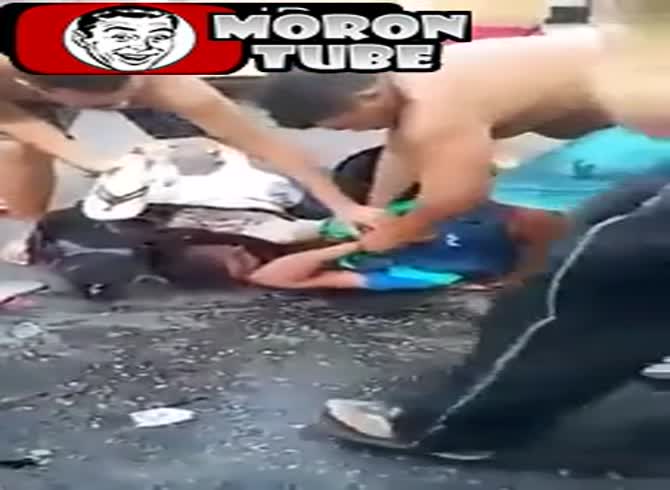 Video :Brazil warns the public that thieves are lynched while wearing helmets